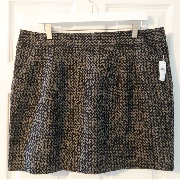 GAP Dresses & Skirts - GAP skirt, NWT, size 14, black/gray print, lined